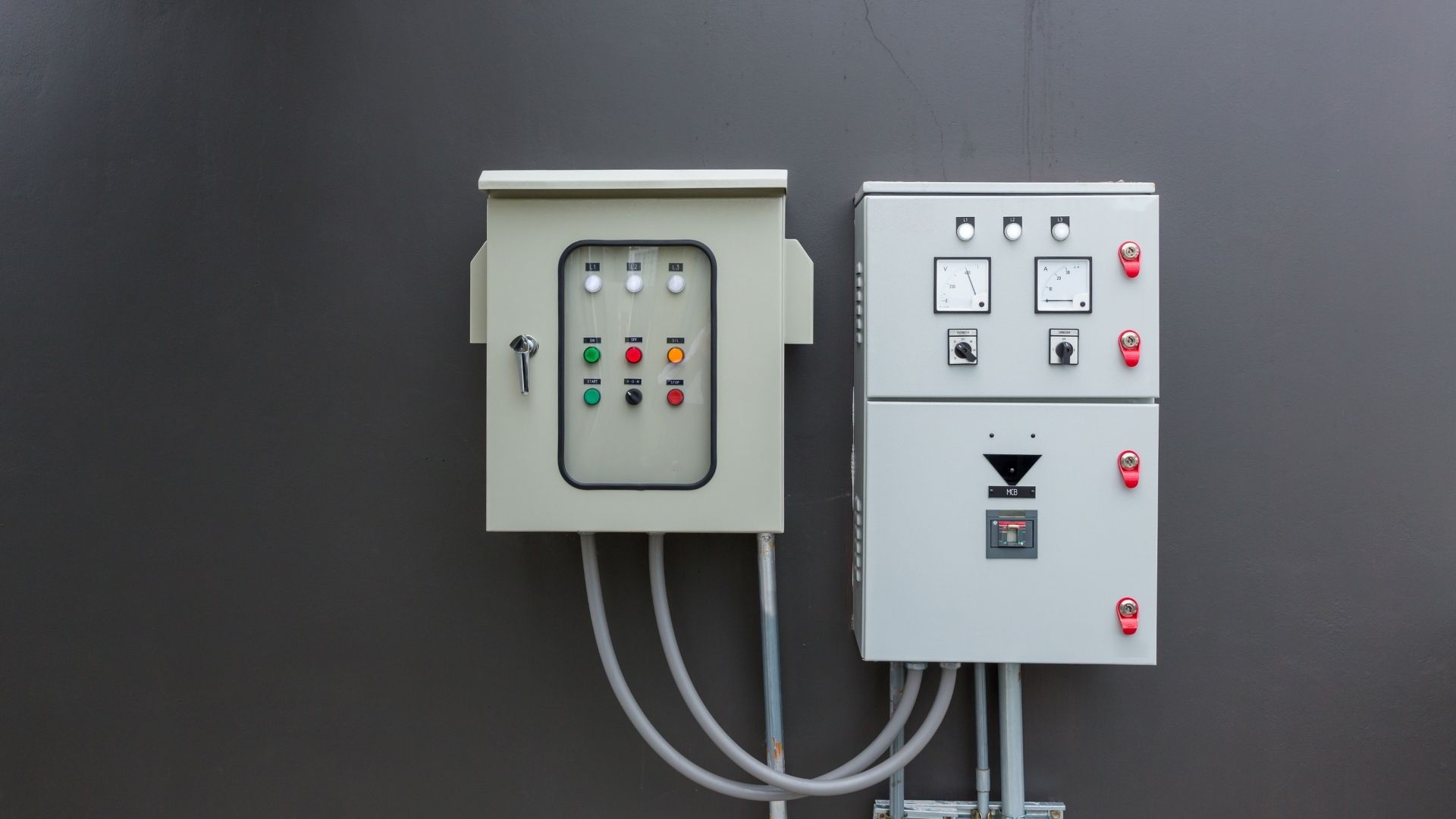 Instalasi panel kontrol AMF ATS utilitas industri untuk transisi daya kelistrikan otomatis