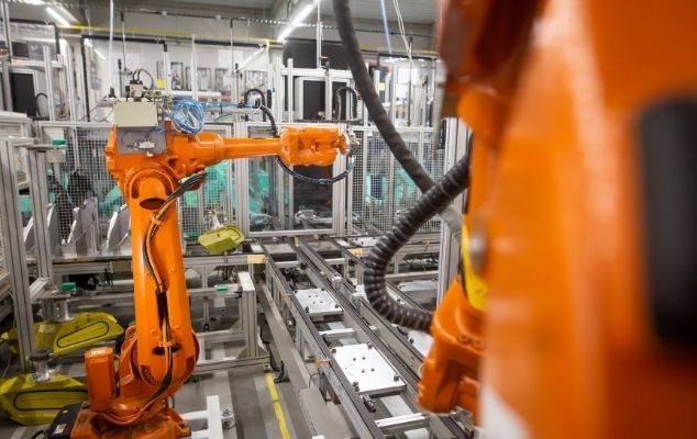 Validasi Safety Interlock pada Robot Cell Manufaktur