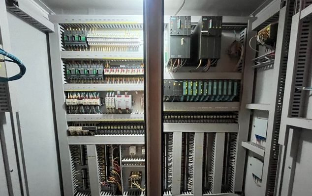 Peremajaan panel kontrol dan upgrade PLC legacy ke sistem modern di PLN UP Muara Tawar oleh tim expert ICI Automation