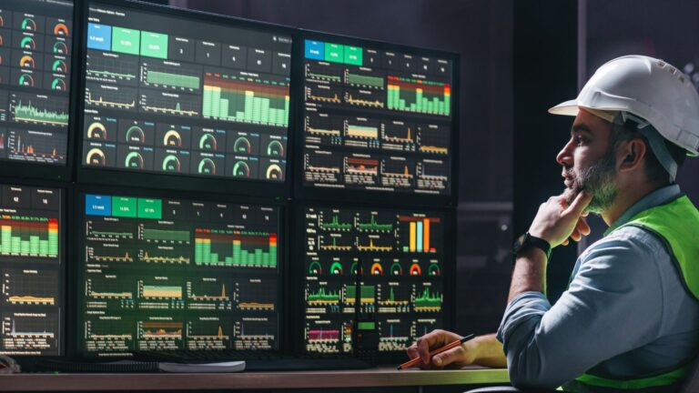 Tutorial desain arsitektur sistem SCADA dan monitoring control room untuk otomasi industri